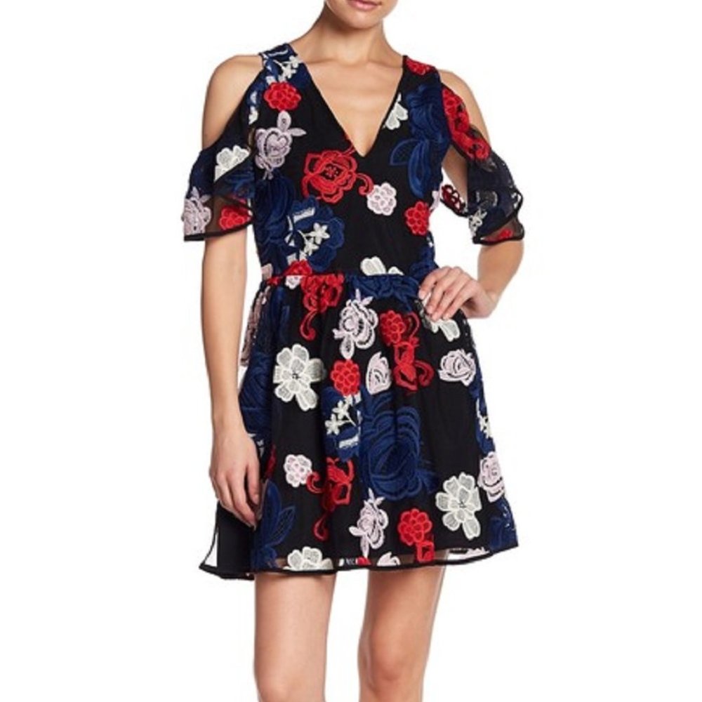 Devlin Kara Cold Shoulder Floral Embroidered Mini Night Out Dress Sz L NWT